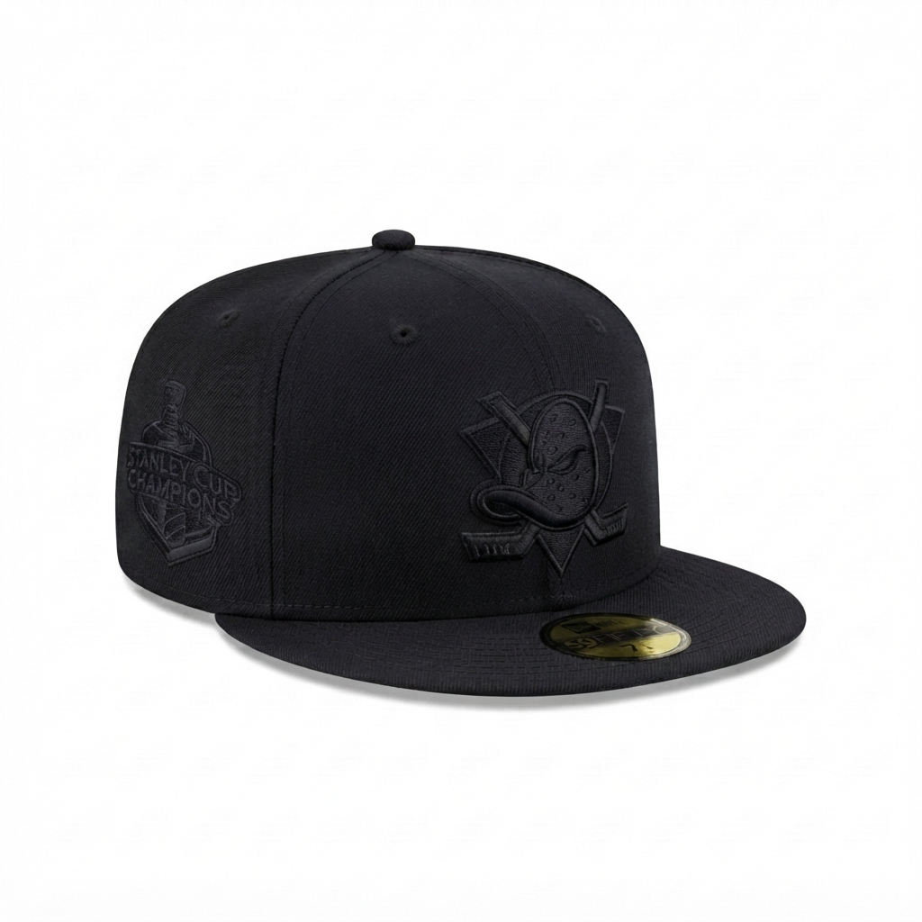 Бейсболка NEW ERA 59FIFTY NHL ANAHEIM DUCKS ЧЕРНАЯ / КРАСНЫЙ НИЗ