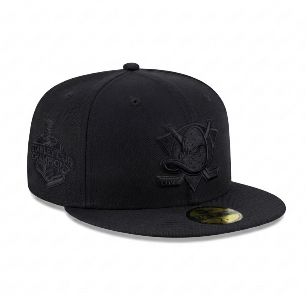 Бейсболка NEW ERA 59FIFTY NHL ANAHEIM DUCKS ЧЕРНАЯ / КРАСНЫЙ НИЗ